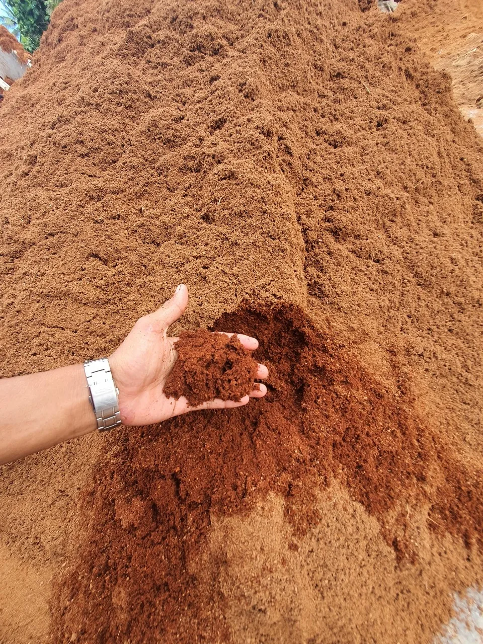 High Quality Coconut Coir Peat Cocopeat From Coconut Husk Best Soil Coco Peat Block Export From Indonesia