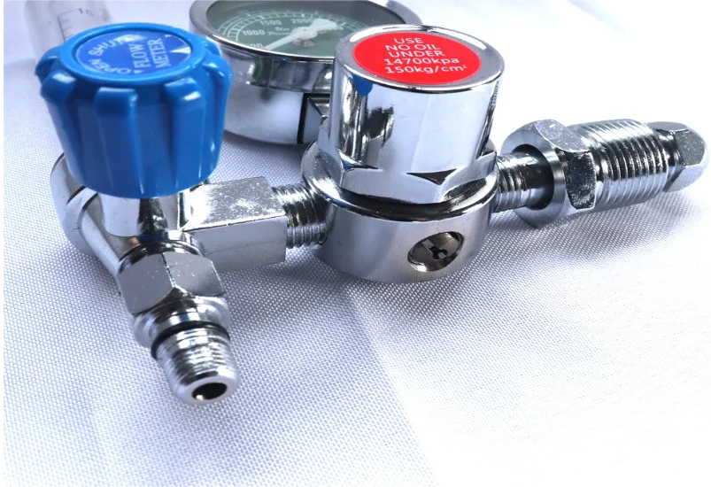 Hot selling Oxygen gas cylinder regulator medical flow meter oxygen regulator with humidifier bottle