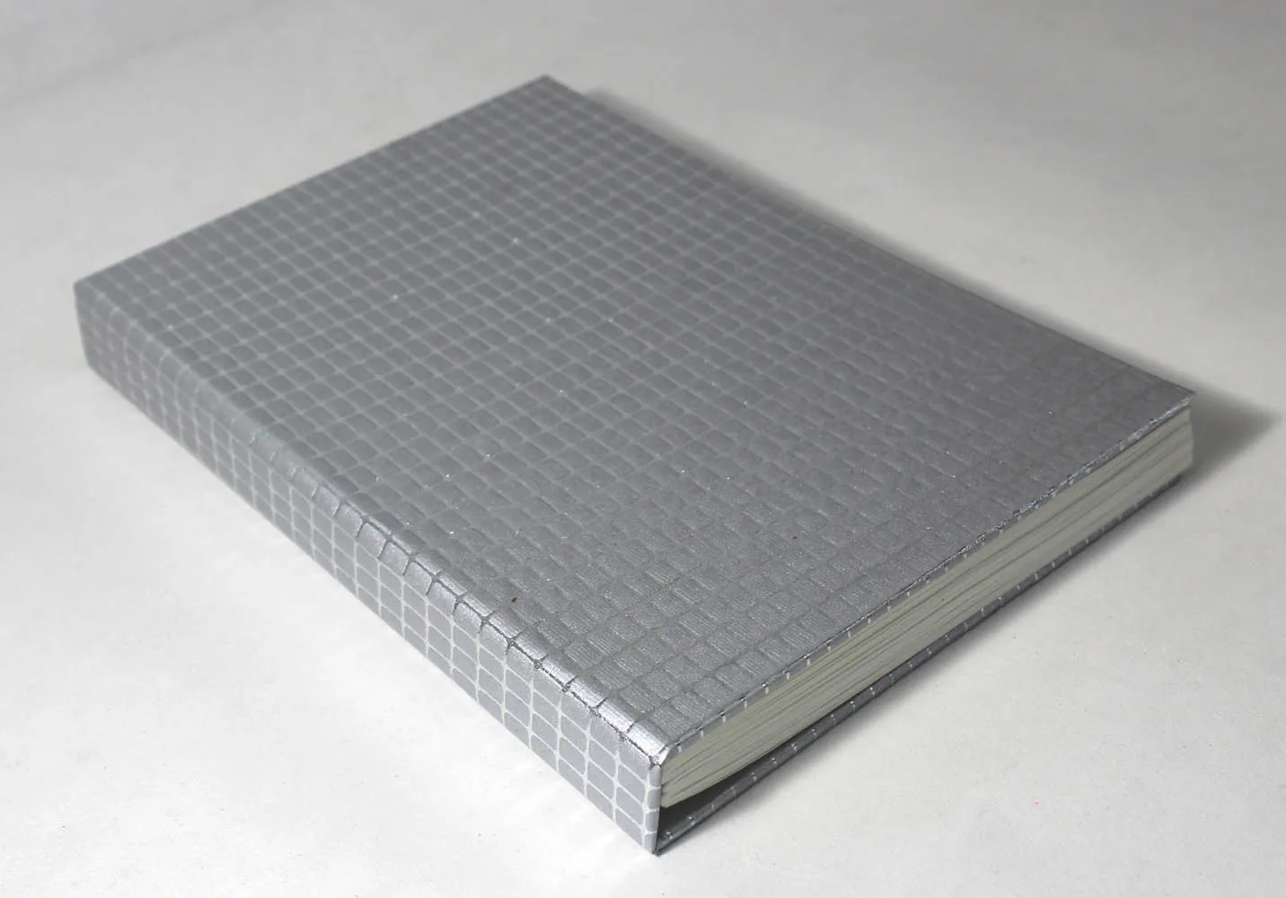 Handmade Recycled Paper Hard Cover Notebook Promotional Metallic Silver Color Check Journal Notebook for Students