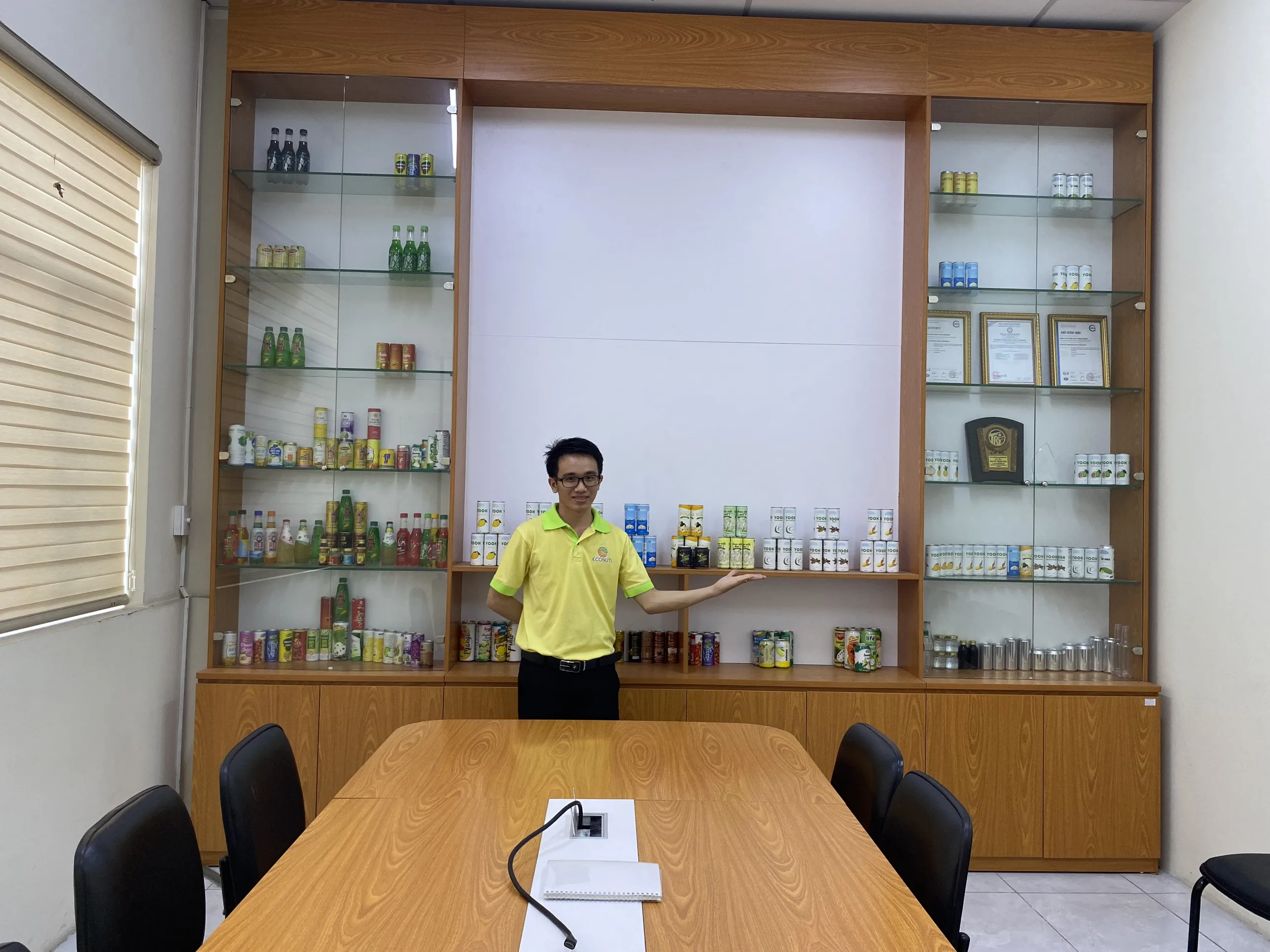 Fresh coconut water aloe vera drink in can 330ml with pulp fresh drink for wholesale