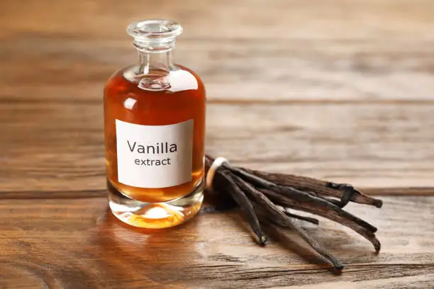 Vanilla Extract (Extract with Water and Alcohol)/100% Pure Organic Planifolia Vanilla Extract/ Vanilla water & alcohol essence