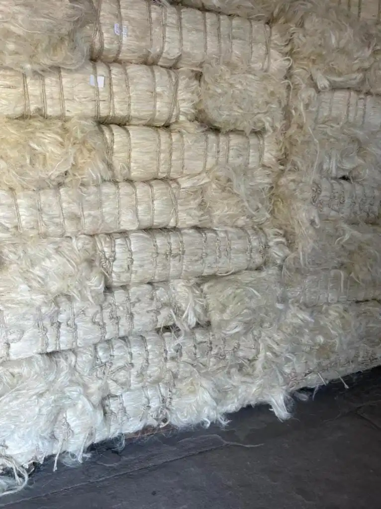 2021 100%natural sisal fibers suitable for art and crafts, yarn, fiber stores and factory.