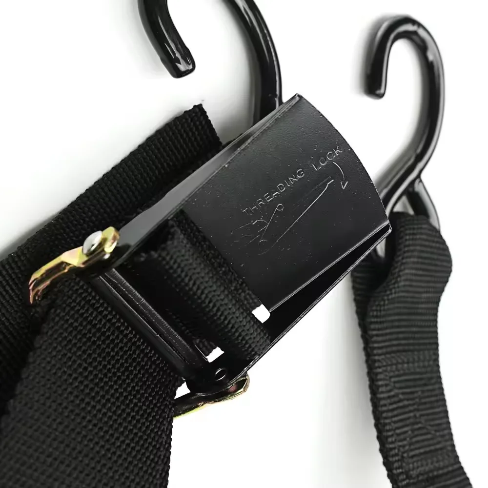 Tie fastening with ratchet bow and stern strap for kayaks and canoes