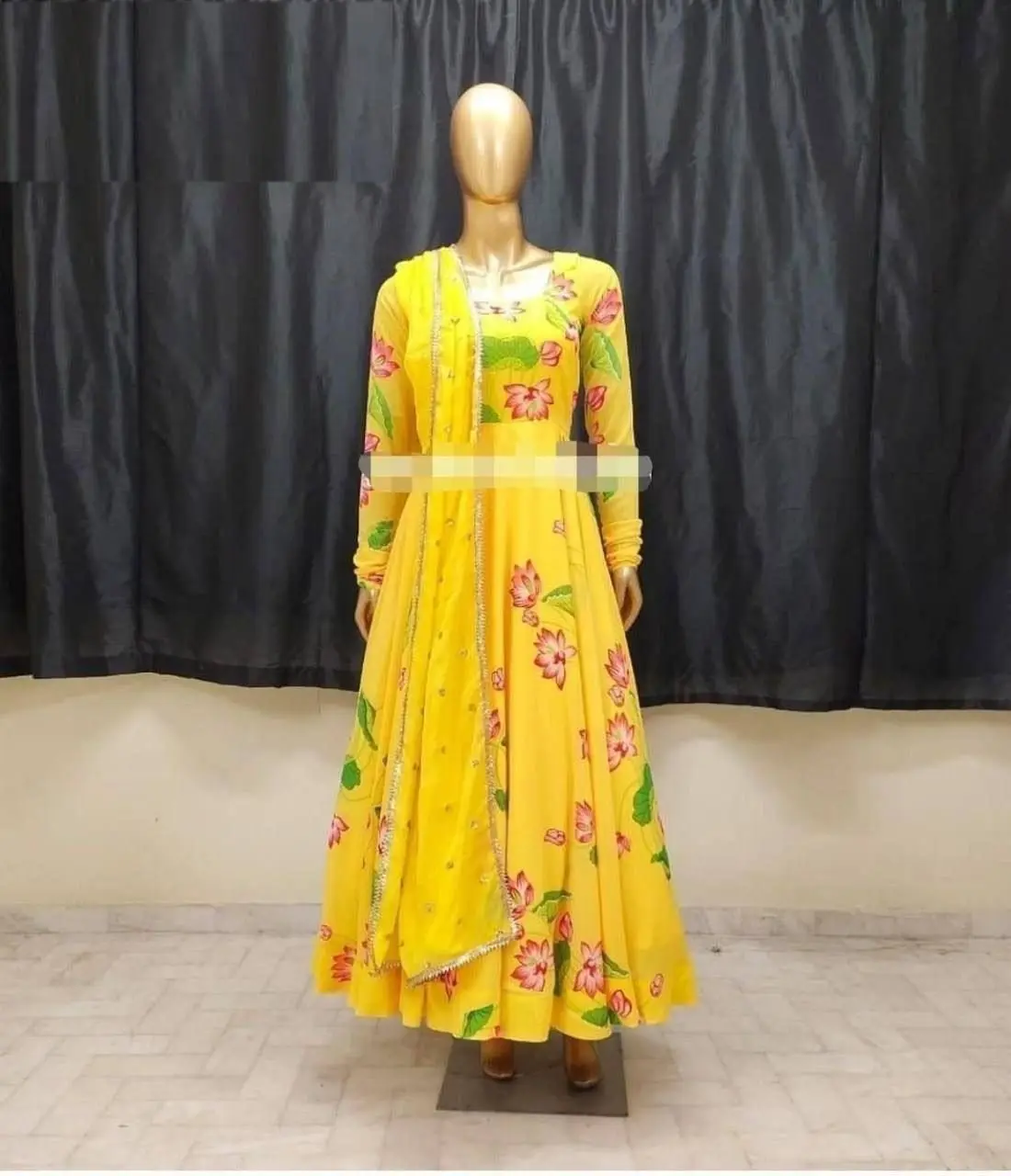 Платье макси с принтом лотоса из жоржета и вышивкой Dupatta