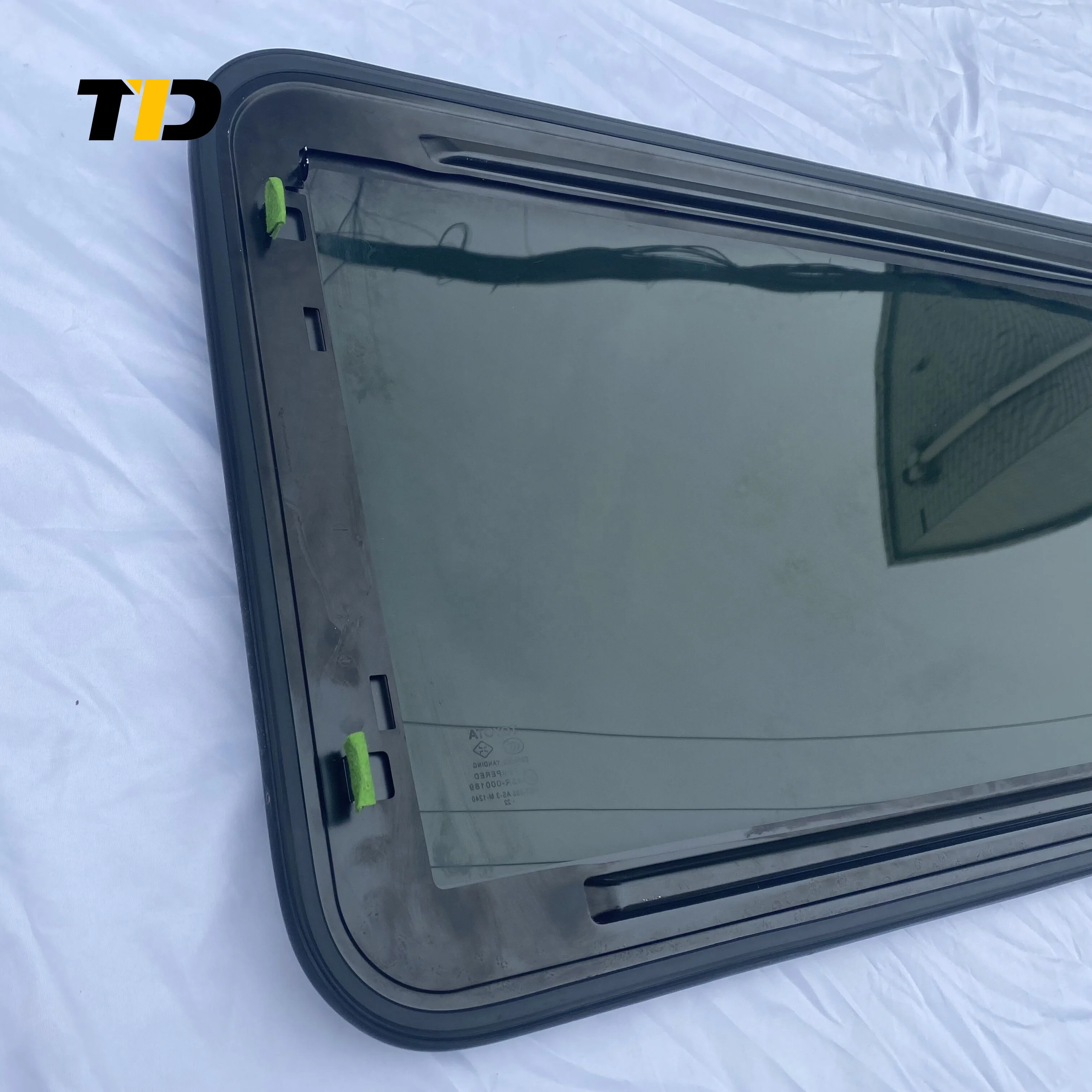 63201-60090 63201-60091 Glass Sub Assembly Slid for Toyota Land Cruiser 63201-60131 63201-60132