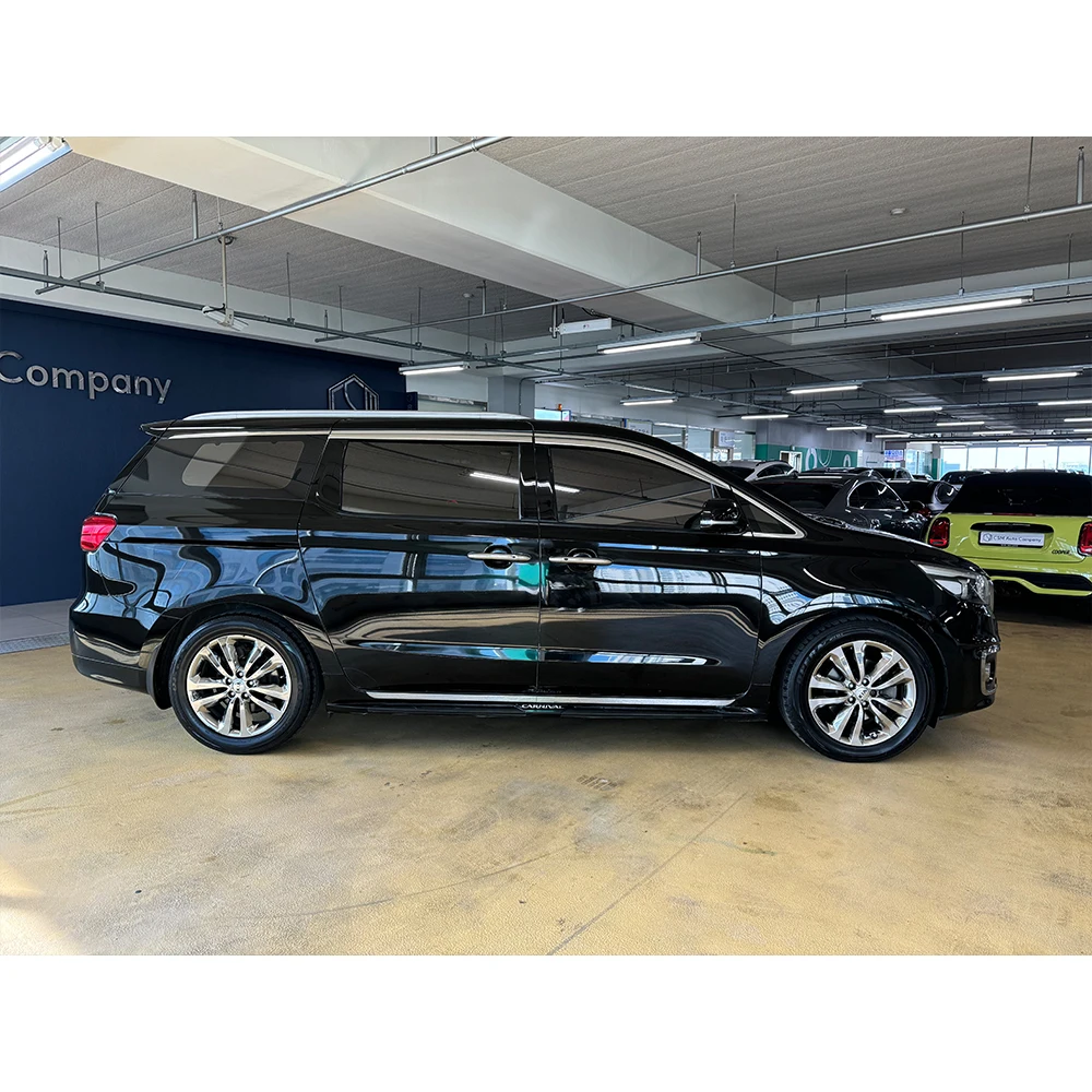 Hot Selling SUV 2018 KIA Carnival 9 STR Noblesse 2199cc Diesel used car good condition