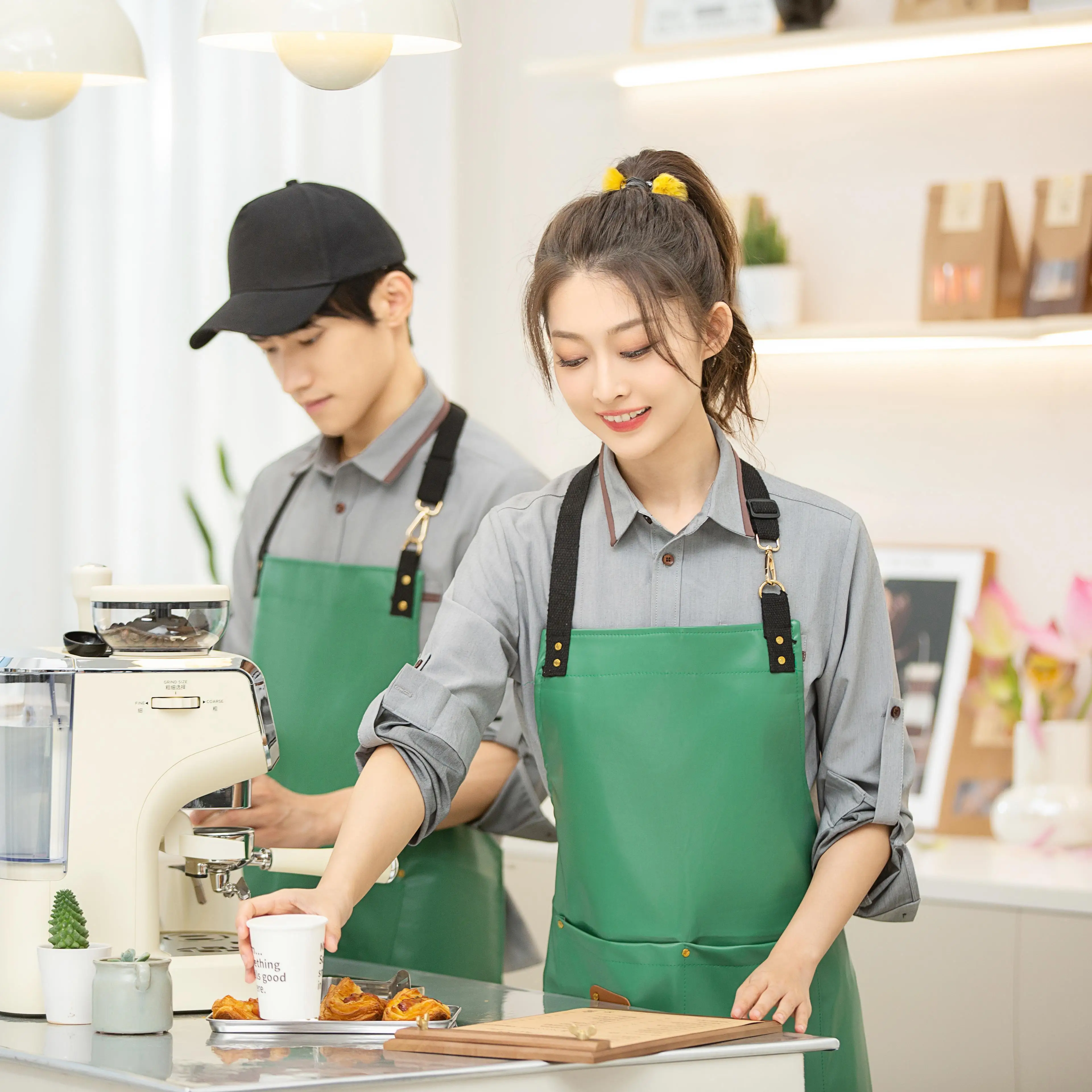 Best Seller High Quality PU Waterproof Coating Apron PVC and Pu Material for Cleaning in Commercial Food Use for Children