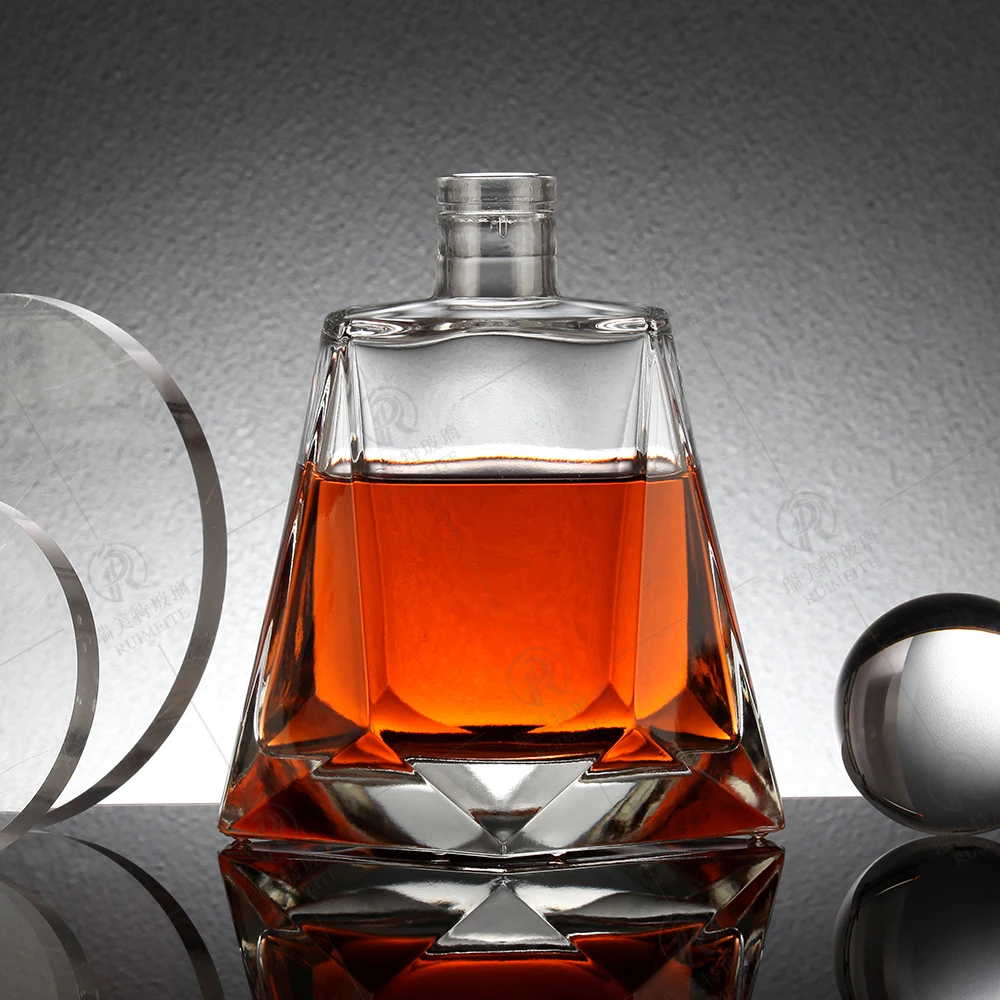 Custom factory  500ml 750ml transparent empty XO glass bottles liquor Vodka bottles
