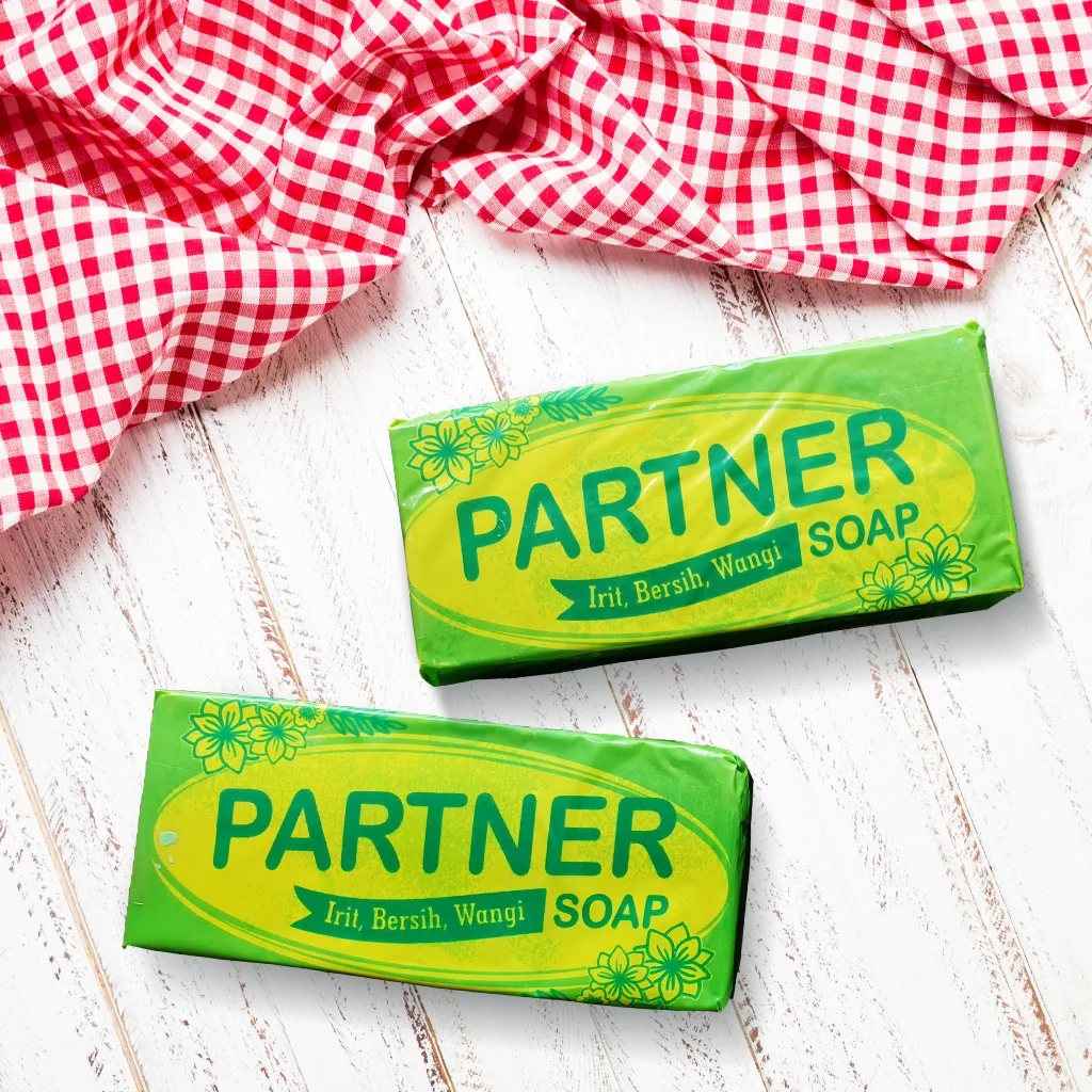 Партнером дешевые Прачечная мыло очень доступная цена для стирки белья с натуральное масло, натуральный запах, хорошо подходит для очистки пятен