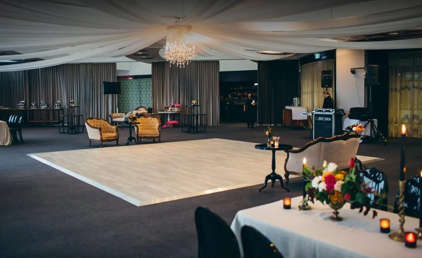 Cheap Indoor Vinyl Floor Tiles Portable Wooden Dance Floor Interlocking Wedding Dance Floor