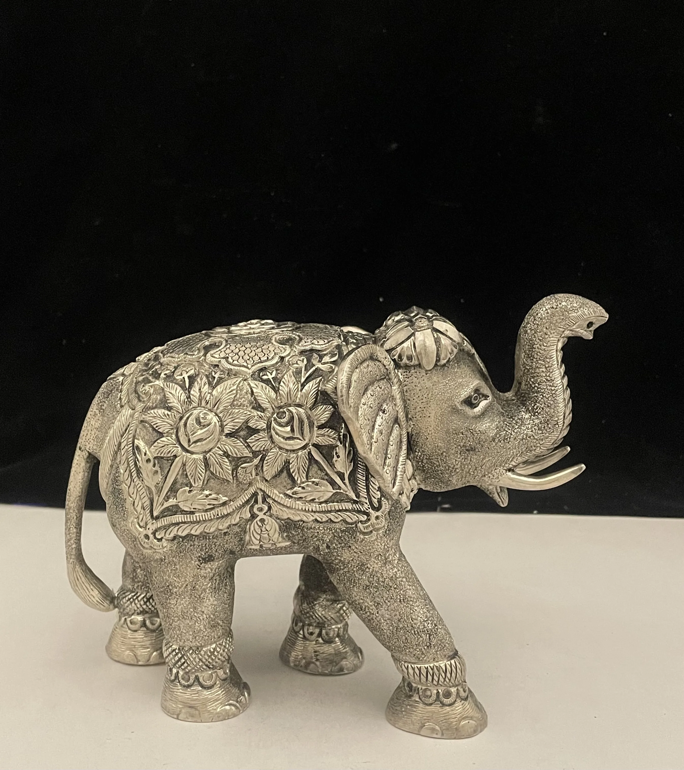 New design Vintage elephant figurine Handcrafted elephant Handmade metal silver finished Royal elephant statue home decor