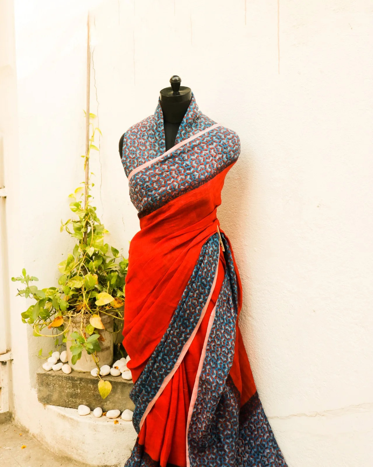 Top Selling Traditional Zari Border Cotton Sungudi sarees beautiful design for women at Inexpensive Price from India