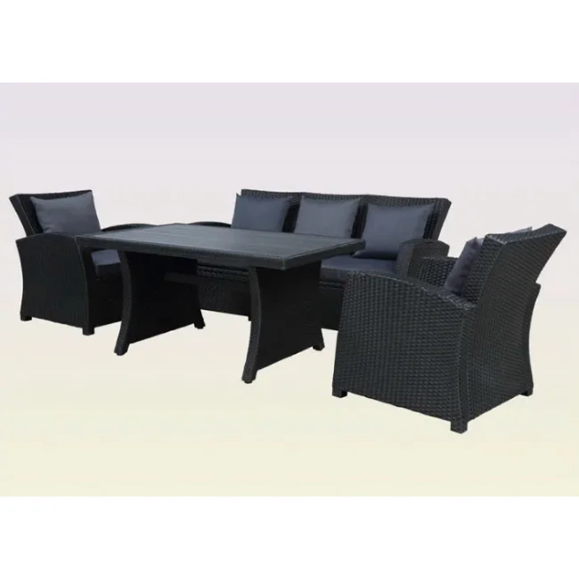 Стулья и стол для ресторана