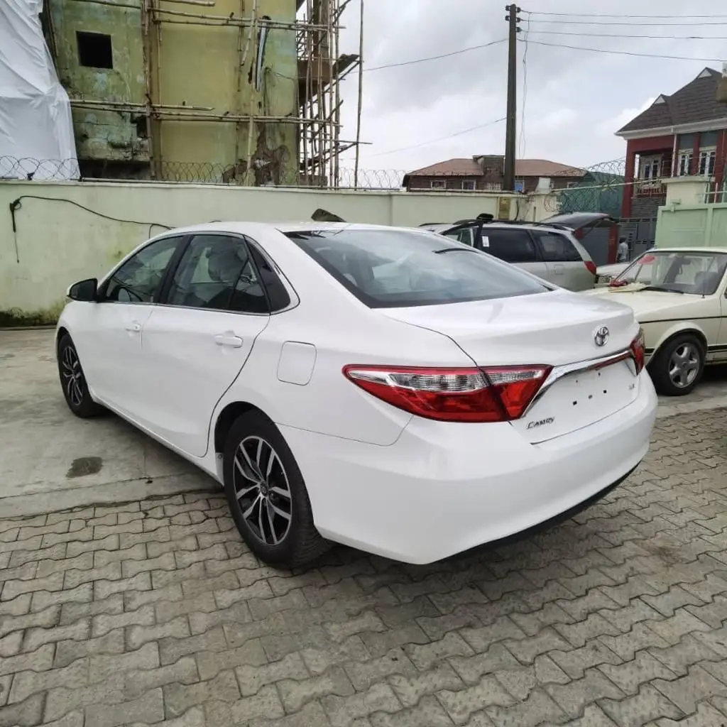 USED 2015 TOYOTA CAMRY