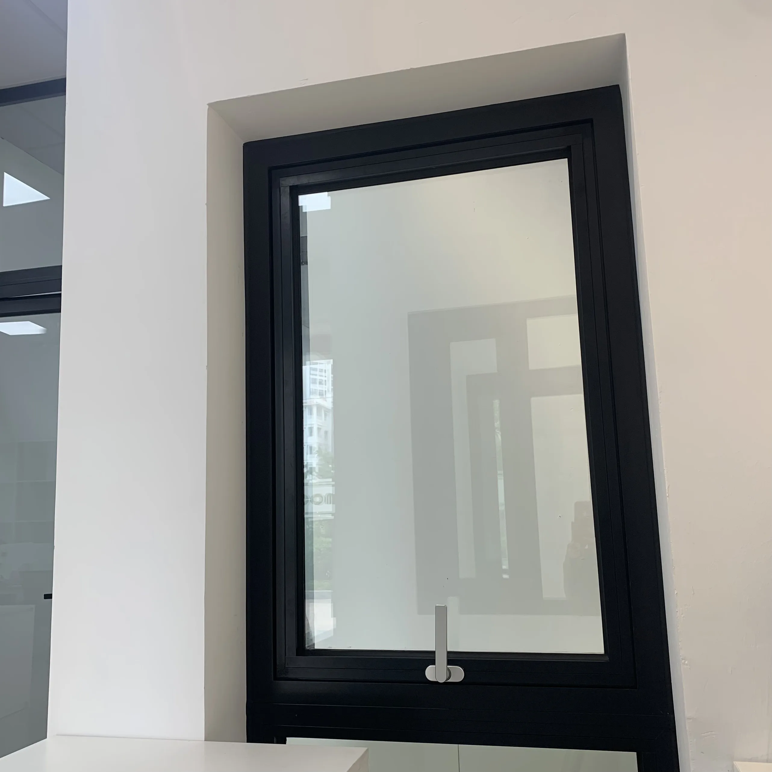 High quality thermal- bridge aluminum awning window made in Vietnam factory price low-e double glasses