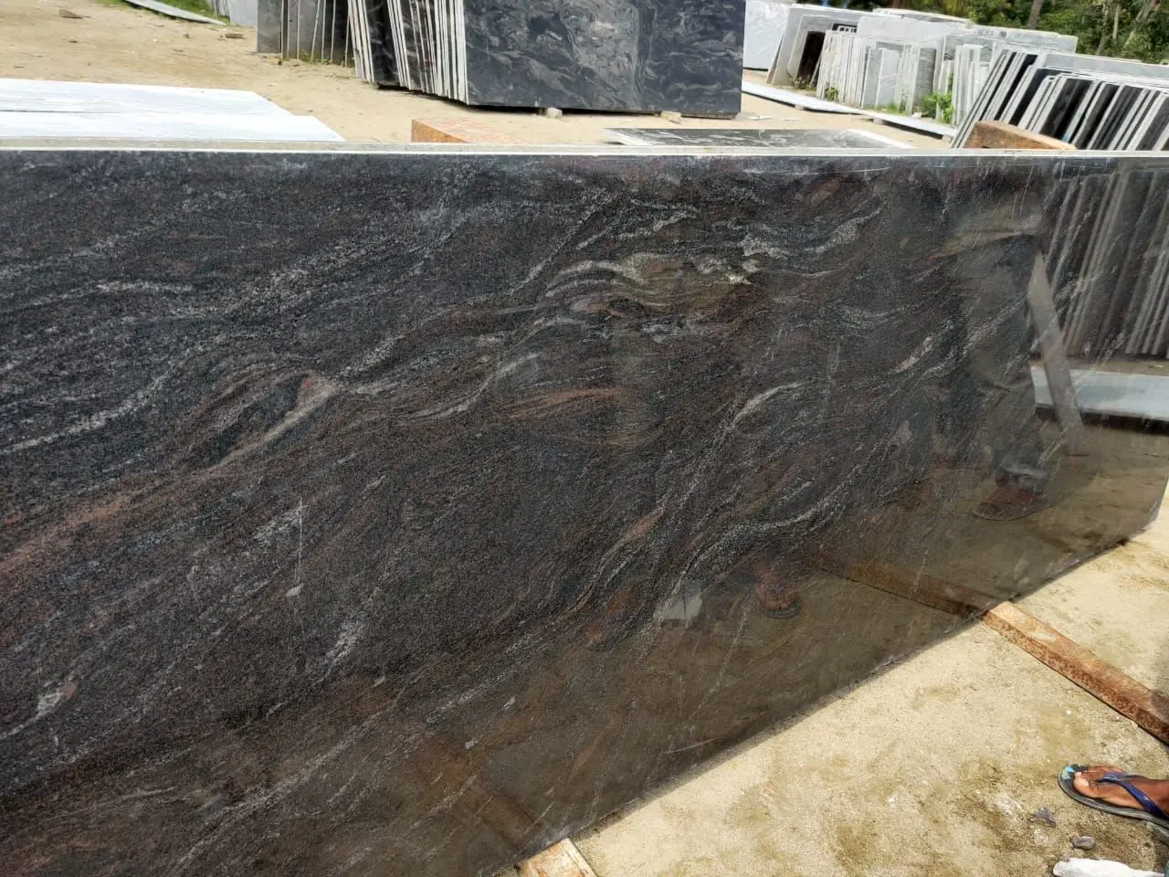 Best Quality Classic Paradiso Granite Slabs Polished Flamed Honed Sandblasted for Kitchen and Villa Applications