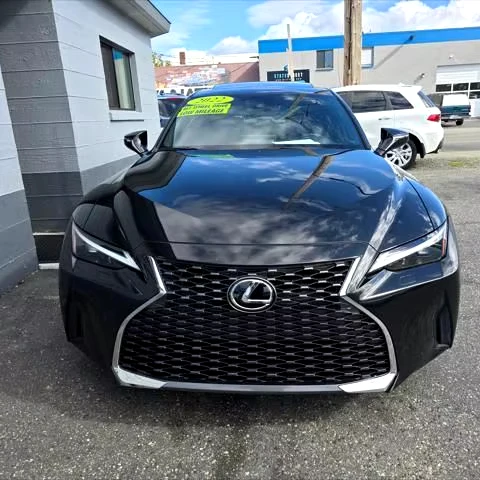 Используется чистый 2023 Lexus 300 6-Скоростной автоматический
