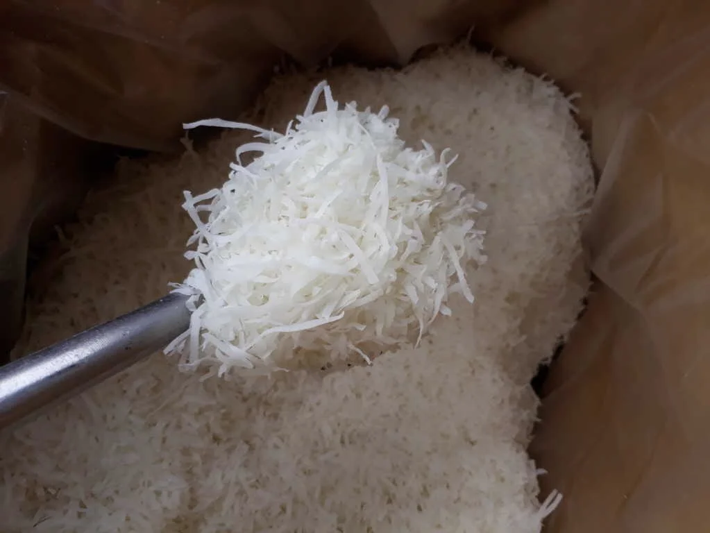 Вьетнамские сушеные кокосовые чипсы с высоким содержанием жира фабричные 100% чистые натуральные заводские оптовые цены