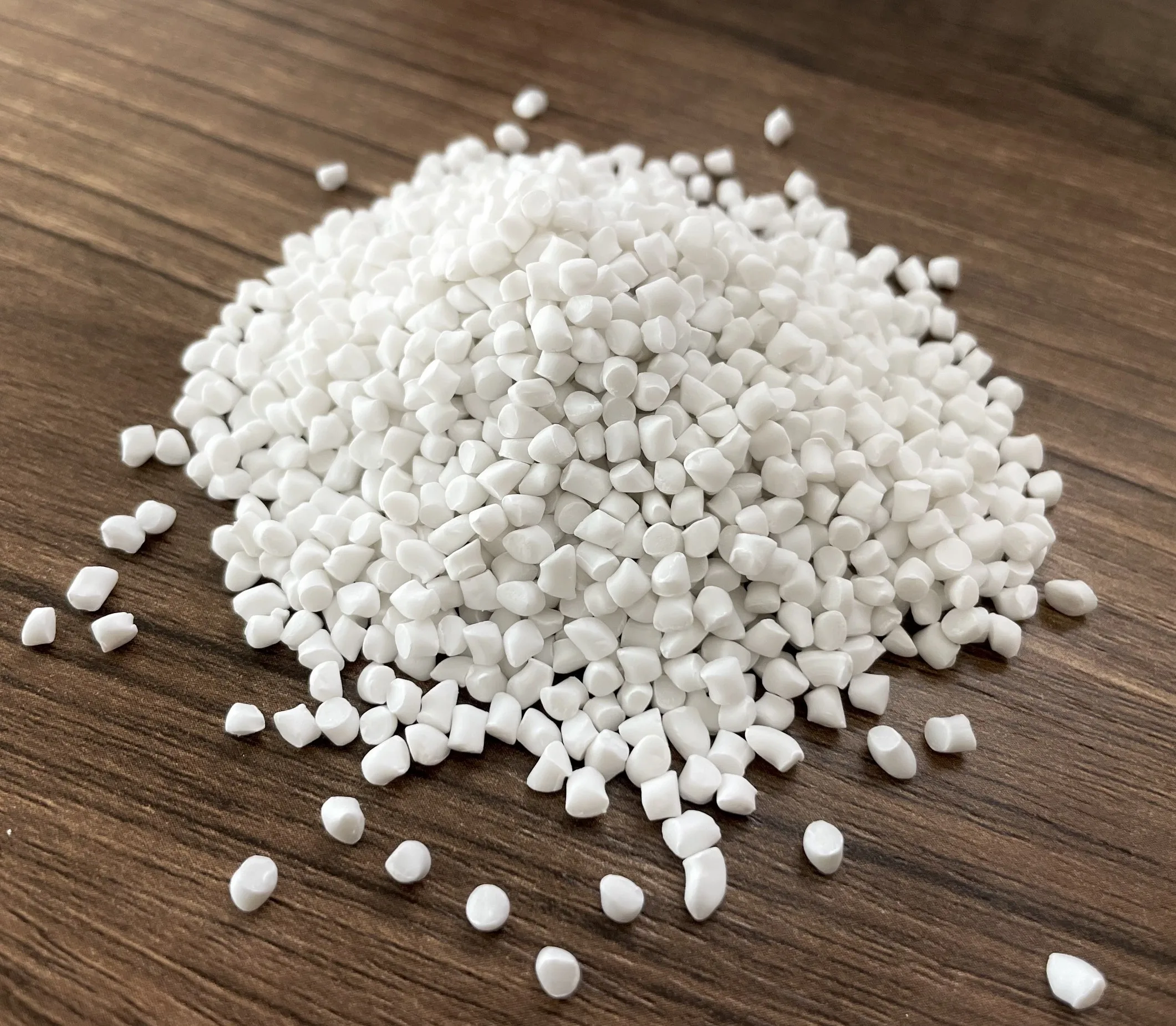 Вьетнамский Белый высококачественный профессиональный доступный PE/HDPE/LDPE/LLDPE наполнитель маточный с 22%