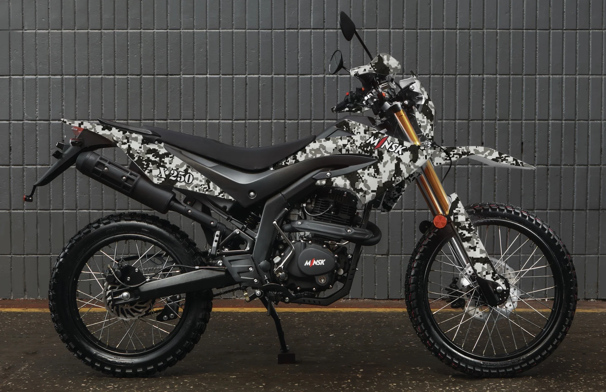 M1NSK X 250 MILITARY SPORT OFF-ROAD MOTORCYCLE TRACKER RACER BLACK ORANGE ENDURO MOTORCYCLE MOTO