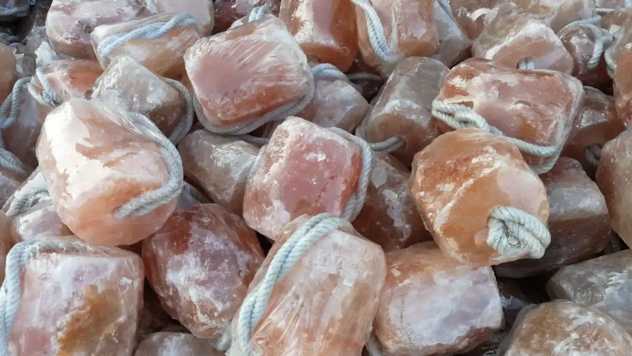 wholesale Animal Licking Himalayan Pink Sal Natural Pure Salt Block on Rope for Horses   Cattle Rabbits Himalayan edible salt