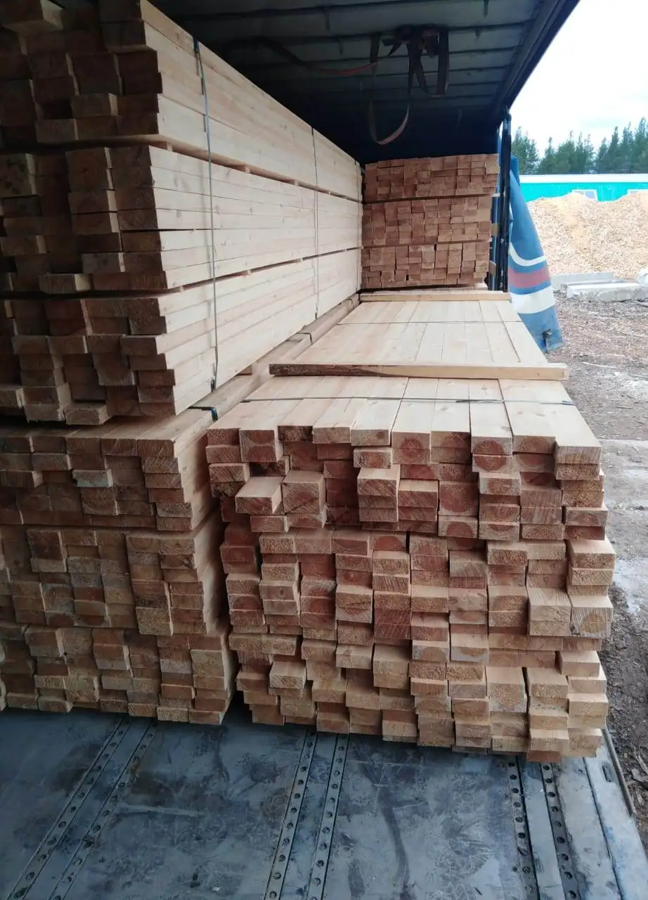 Wholesale Pine Timber Edged Wooden Board Lumber Solid Board Industrial Wood For Construction Wooden Planks