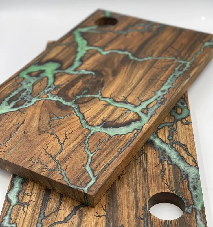 Wholesaler high quality unique blue Wooden oak resin epoxy serving Tray Gift Surf ocean sea housewarming gift made in Vietnam