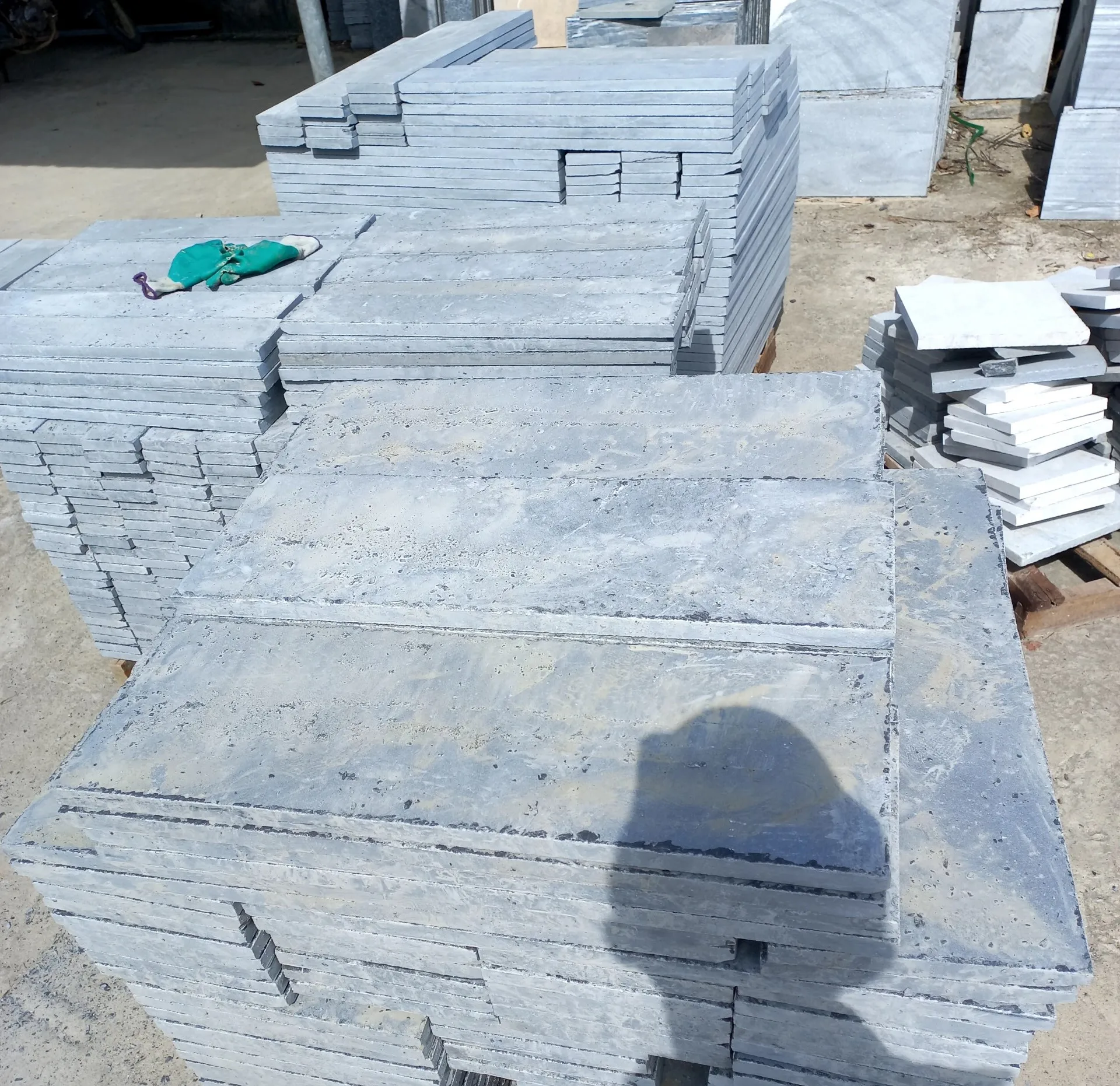 Good Grey Natural Blue Gothic Bleuesteen Bluestone Ashlar Asian Limestone Sanded Ynan Belgian French Antic High Quality