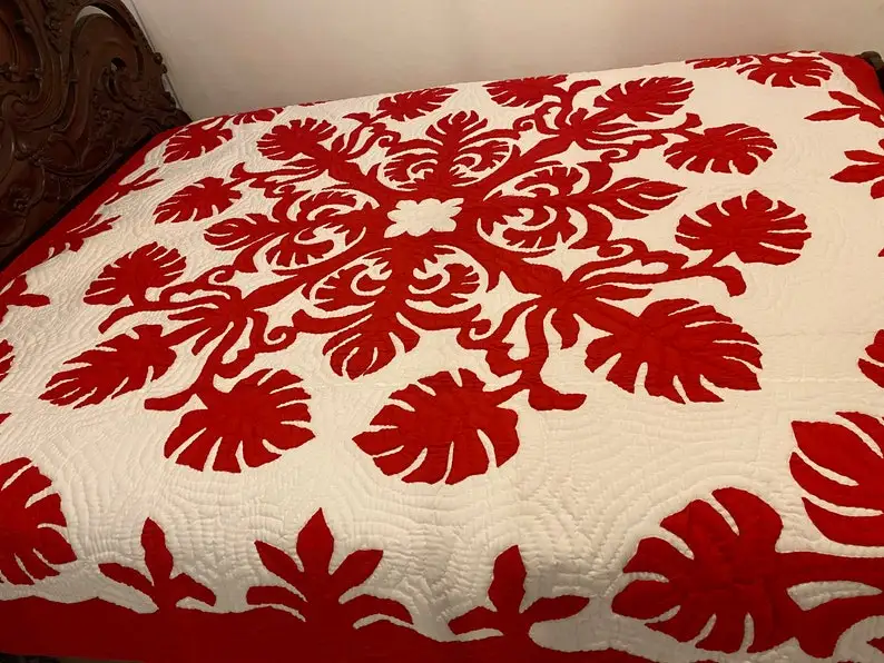 Trendy Hand Embroidered Hawaiian Quilts Red Luxurious Stitched Bed Throws Handwoven Blankets with Intricate Embroidery Wholesale