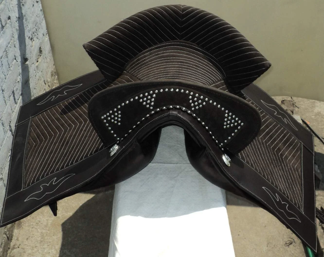 SPANISH VAQUERA HORSE SADDLE WHOLESALE SPANISH HORSE SADDLE QUILTED SEAT WOODEN TREE CUSTOMIZED SPANISH HORSE SADDLE