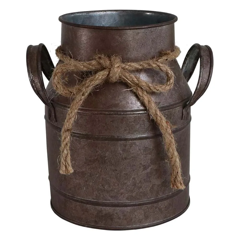 Металлическая ваза для цветов