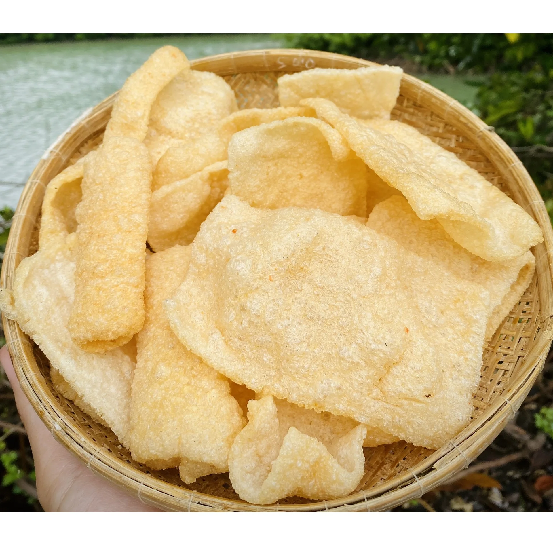 Wholesale 9 months Shelf Life High Quality Cheap Price Snacks Crispy Salty Taste OEM Prawn Cracker from Vietnam