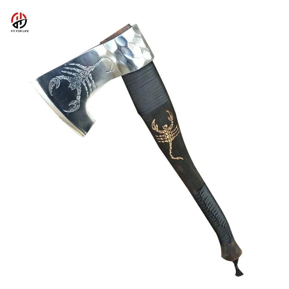 Бородатый топор из высокоуглеродистой стали с деревянной ручкой