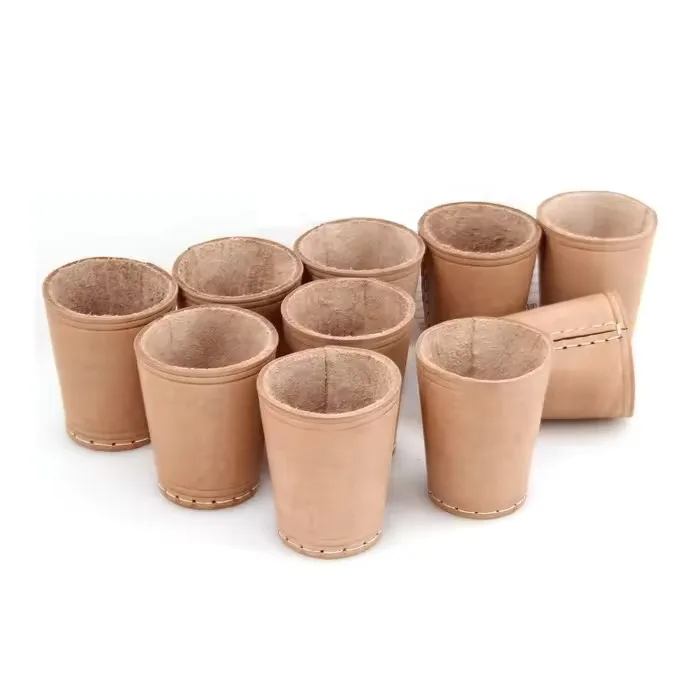 Factory Wholesale Dice Cup Customized Logo Leather Shaker Cup with Poker Dices Plastic Custom Leather Dice Cup Set
