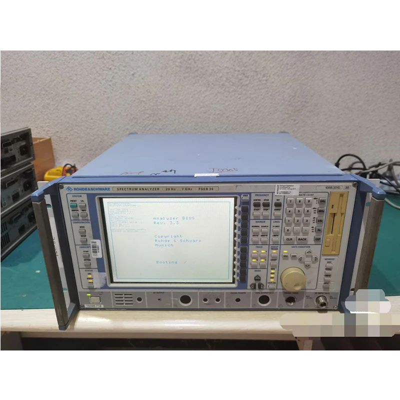 Спектральный анализатор R & S fсеб 30, от 20 Гц до 7,5 ГГц