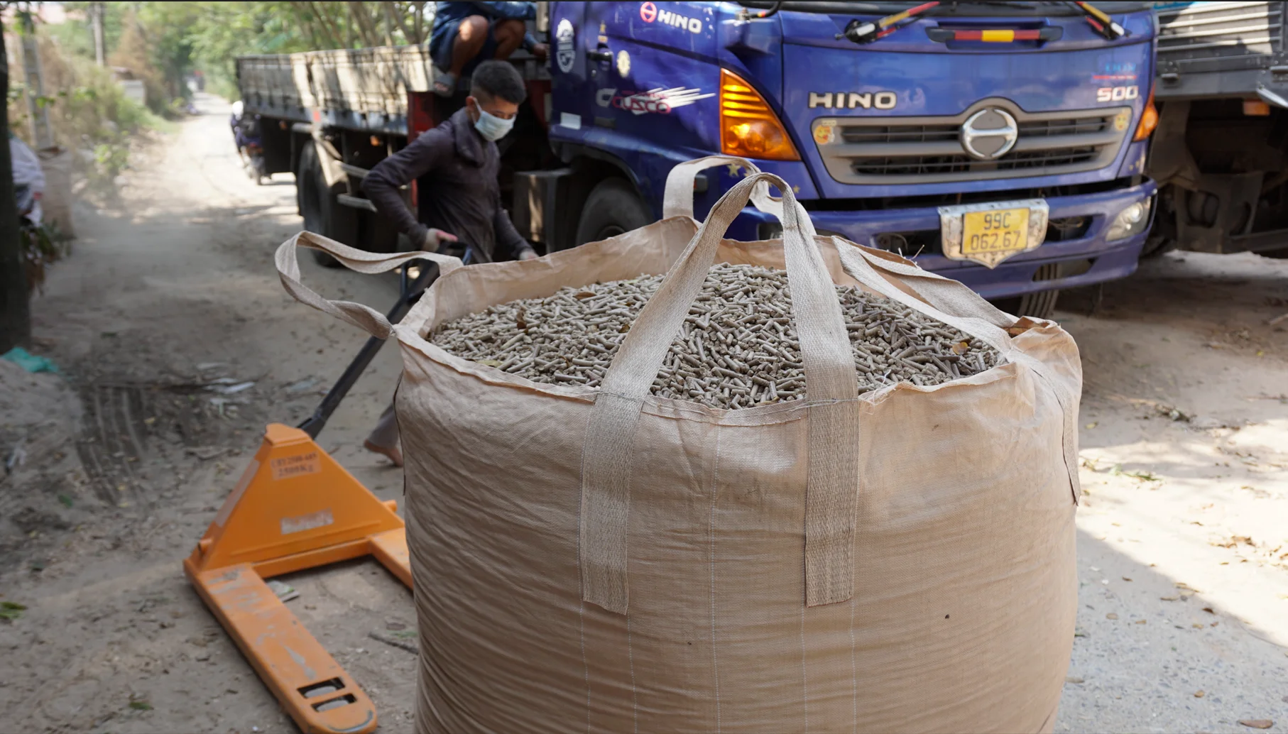 Лучший Selling-A1 большой горный бренд VIET NAM 0 5-1 золы по лучшей цене-Размер 6 мм 8 экспорт всему миру древесных гранул