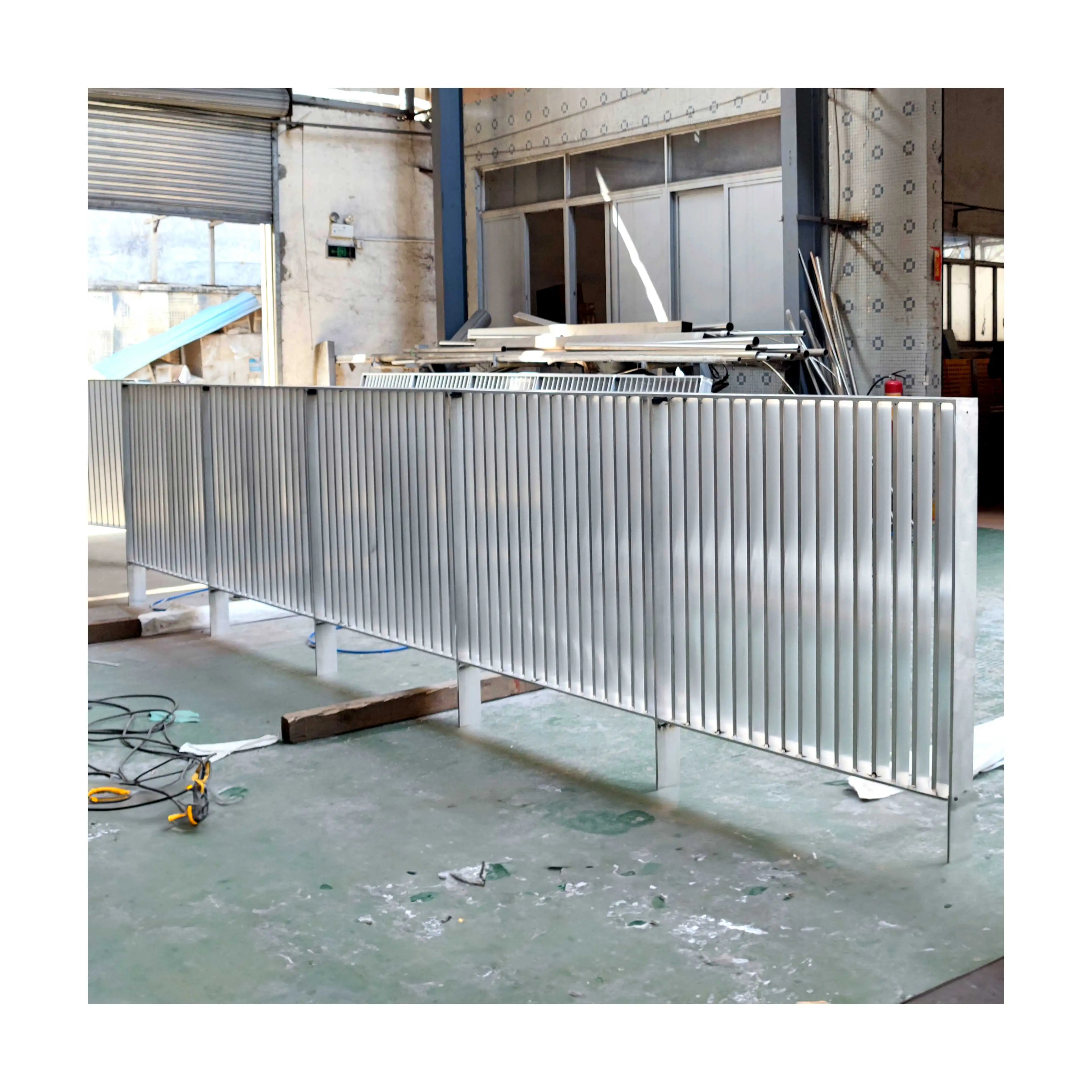 Customize Your Courtyard Decor with Powder-Coated Aluminum Balustrades in Various Colors and Styles