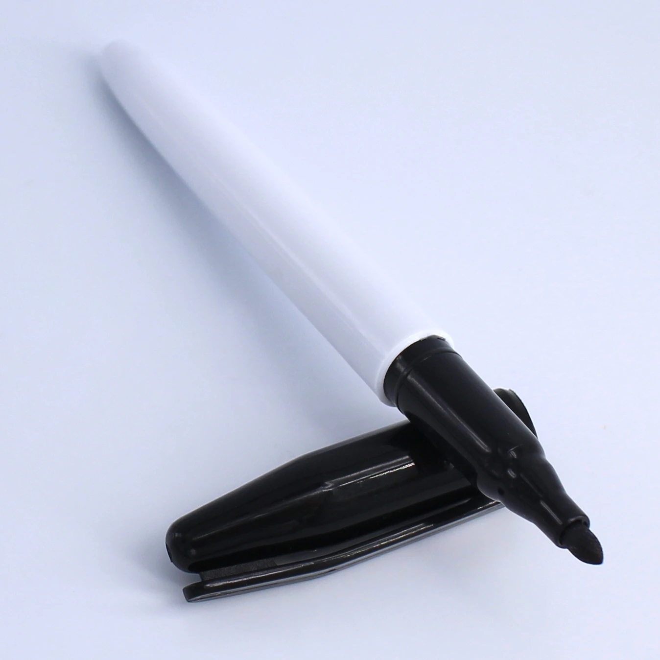 Dry erase classic design fine point tip whiteboard marker