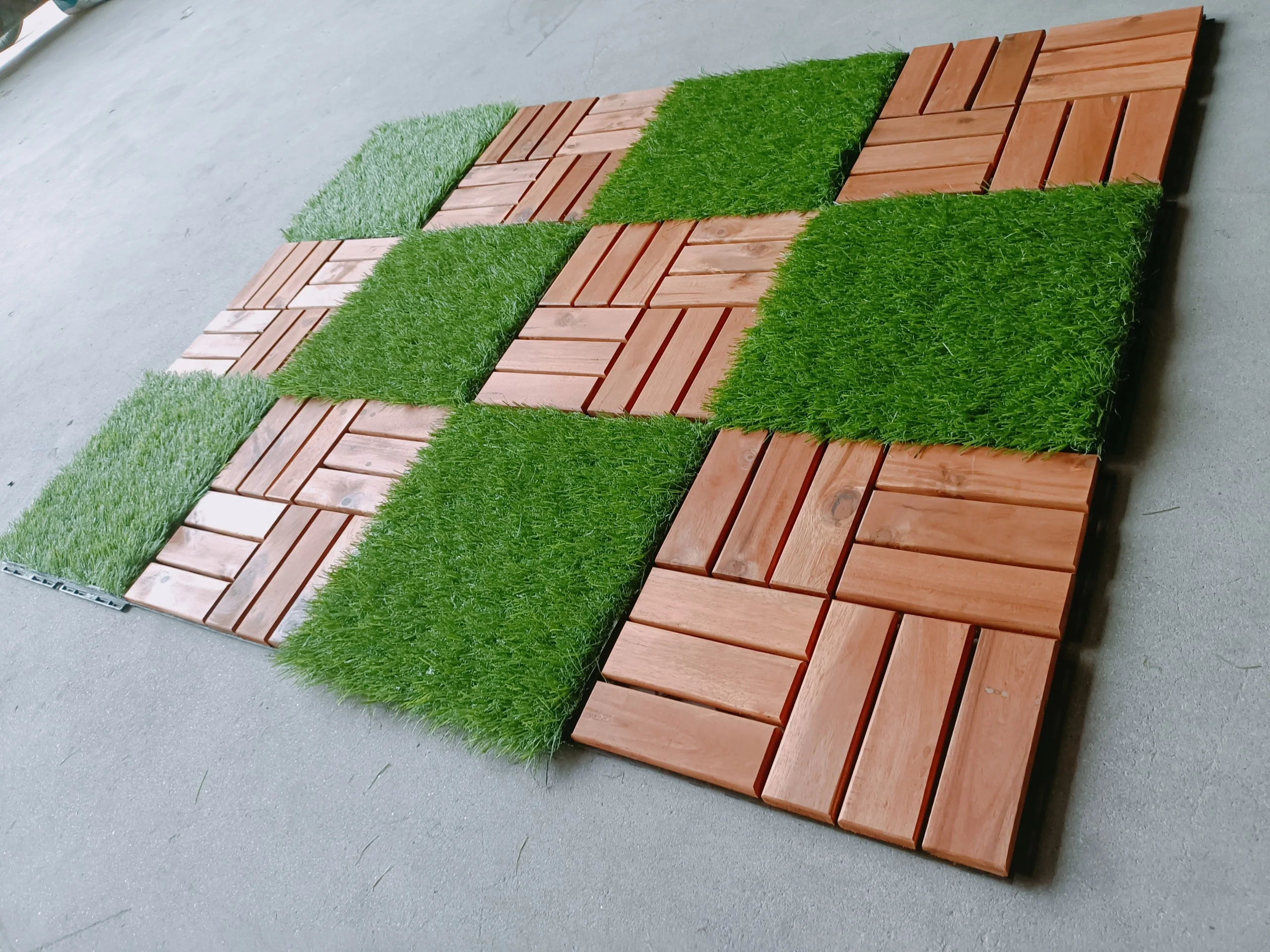 ARTIFICIAL GRASS TILE FOR GARDENING/BALCONY WITH CHEAP PRICE