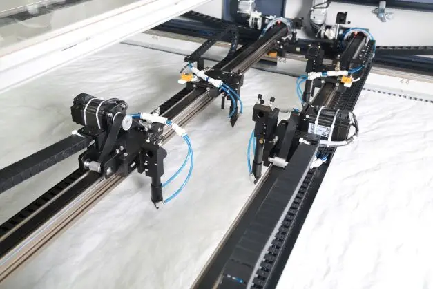 High speed 2 heads asynchronous laser engraving and cutting machine