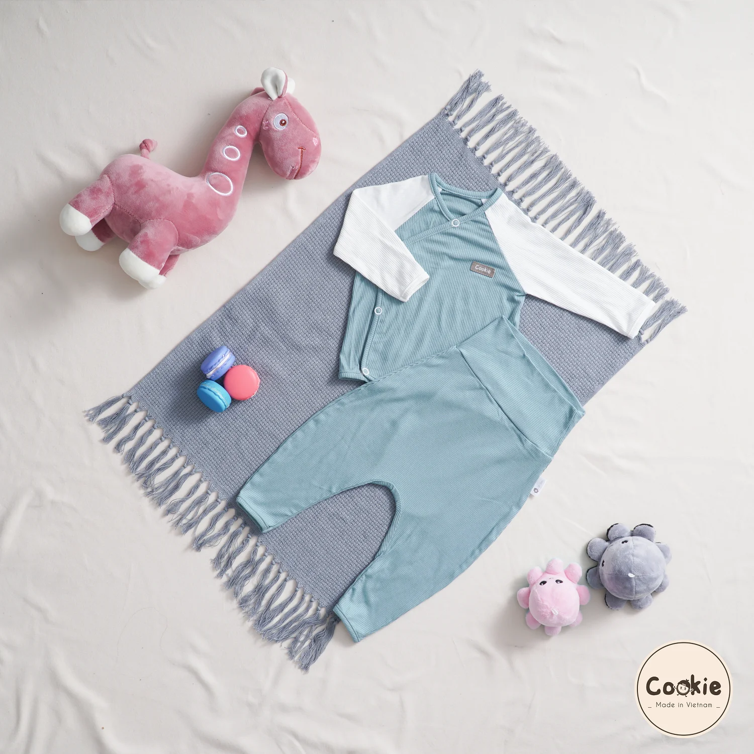 Air-cool Knitwear fabric Vietnam High Quality Newborn Unisex Set with a seamless side cross front top & high-waistband pants