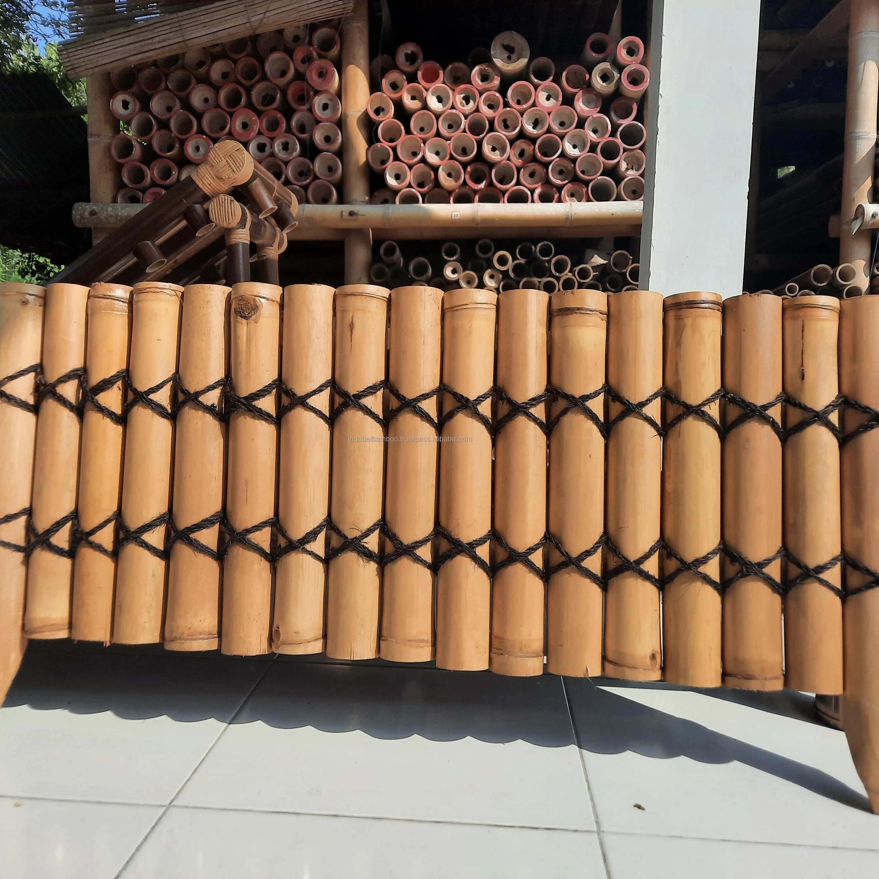 Natural wall panel bamboo border