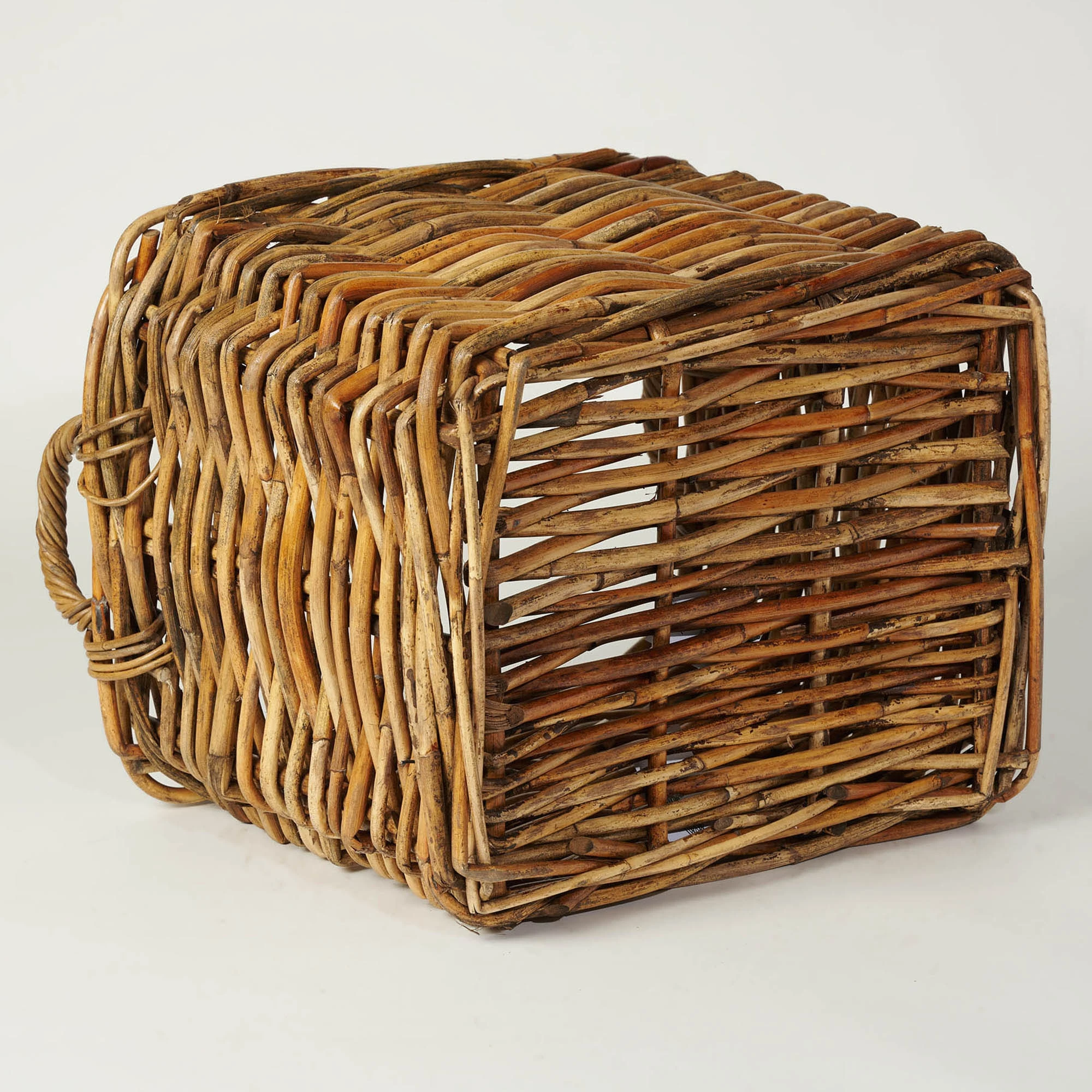 Cheapest Price Vietnam Rattan Woven Baskets Suppliers Storage Clothing Wicker Laundry Bags Hamper Handmade Ecofriendly Basket
