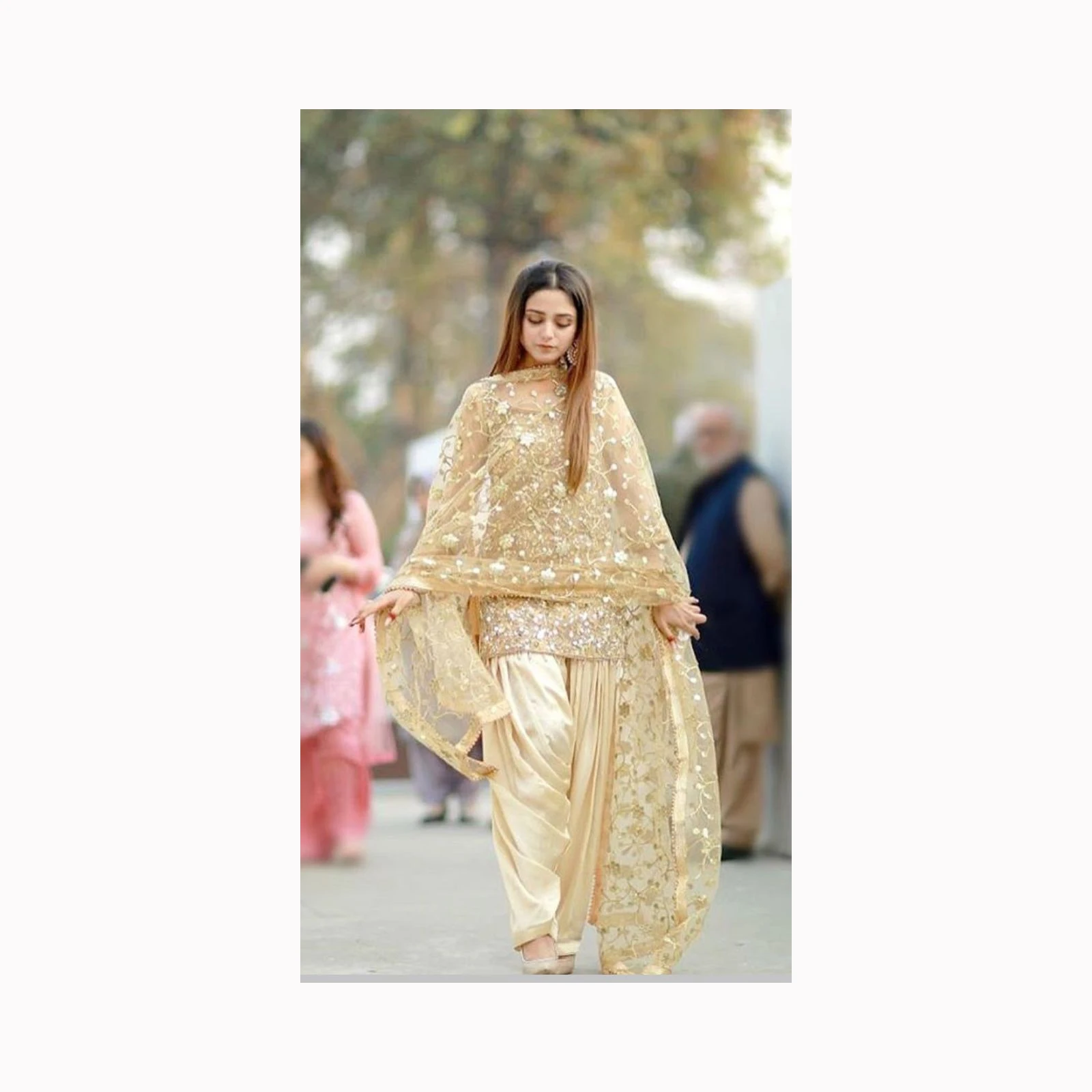 Heavy Embroidery work lahenga choli Dupatta Blouse Embroidery work stone pearl work bridal lehenga choli wholesale price