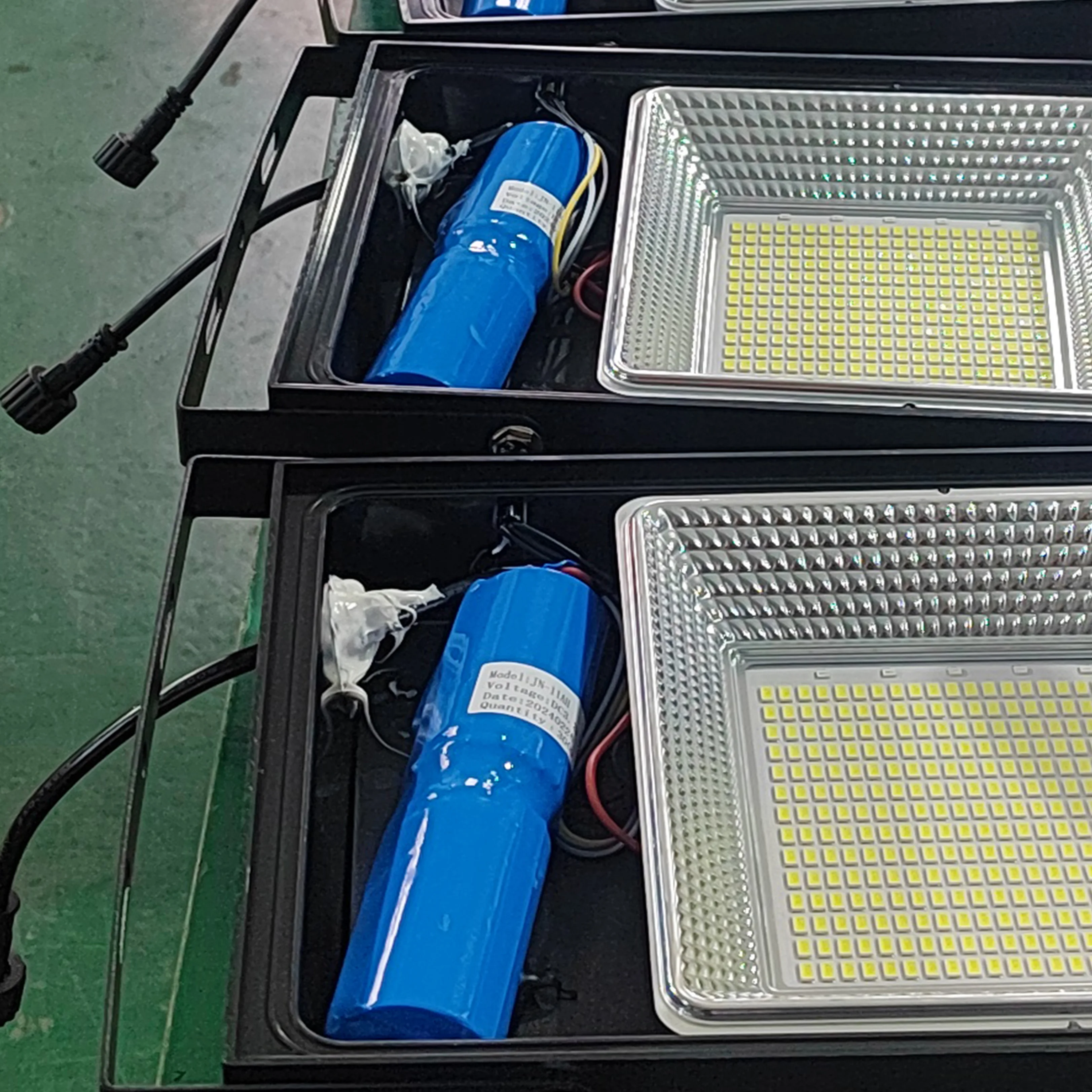 Best Price 30W 60W 100W 200W Solar Powered Flood Lights For Wholesale Garden Yard Security Lighting  ABS Solar Flood Lamp