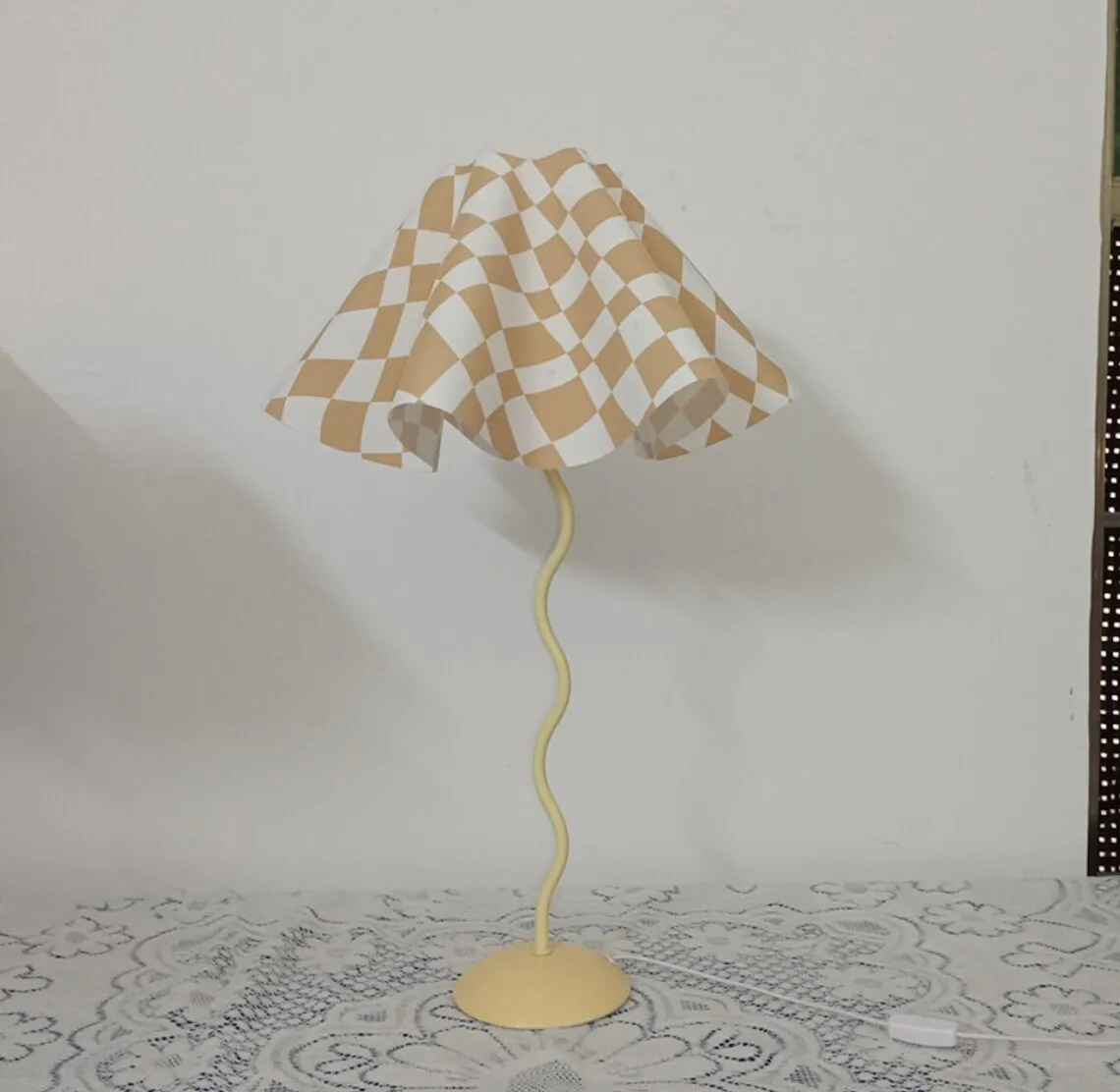 Traditional fancy metal table lamp bulk quantity luxury decoration lamp for living room bedroom hotel room restaurant home decor