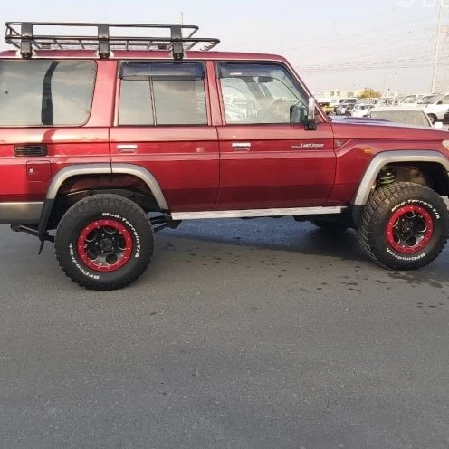 Скидка 2020 2021 2022 левый руль довольно подержанные автомобили Toyota Land Cruiser 76 Hardtop 10 сиденья в отличном состоянии