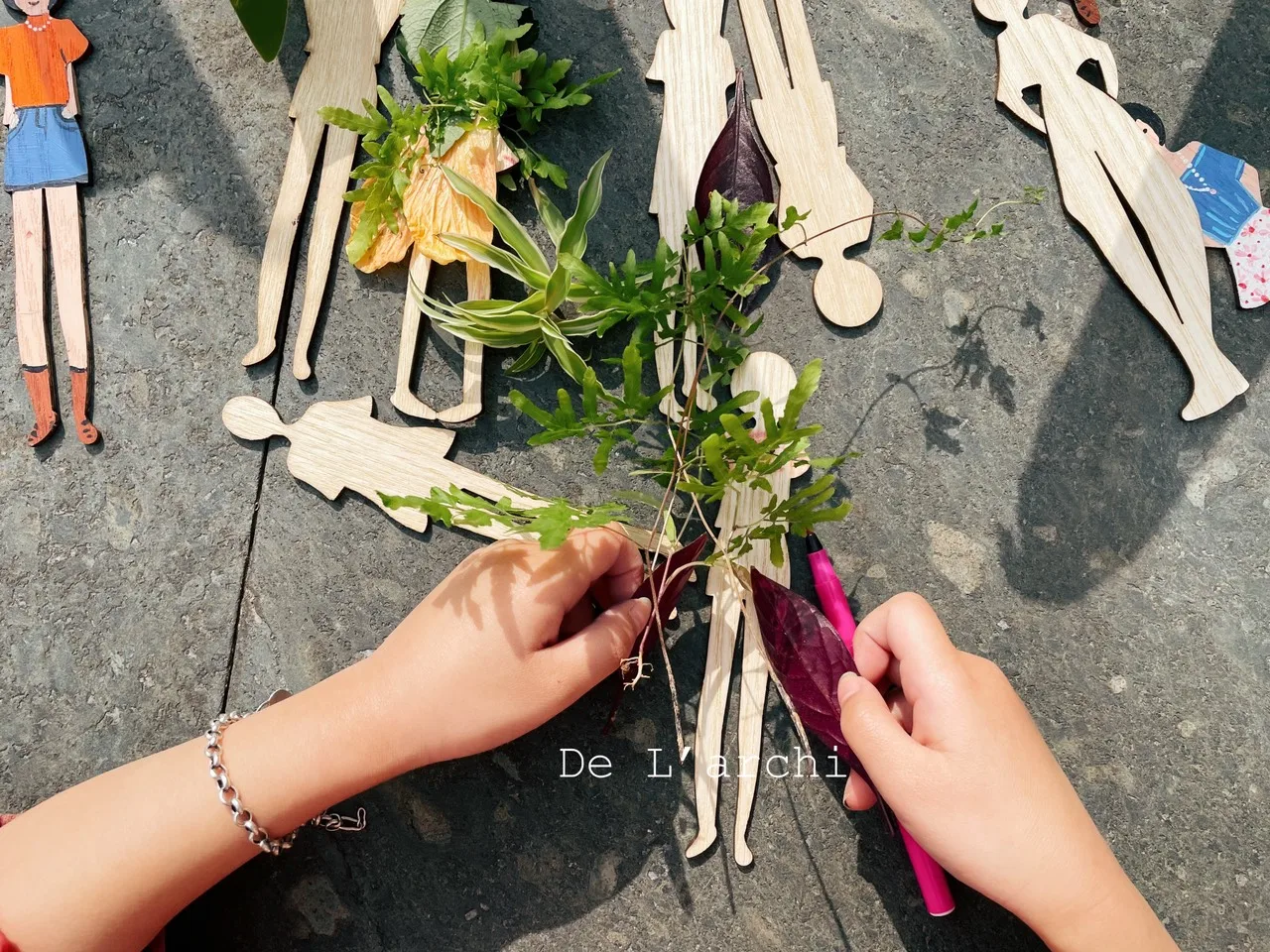 Strong discounts on creative wooden doll toys - Children can be the latest fashion designers in 2023