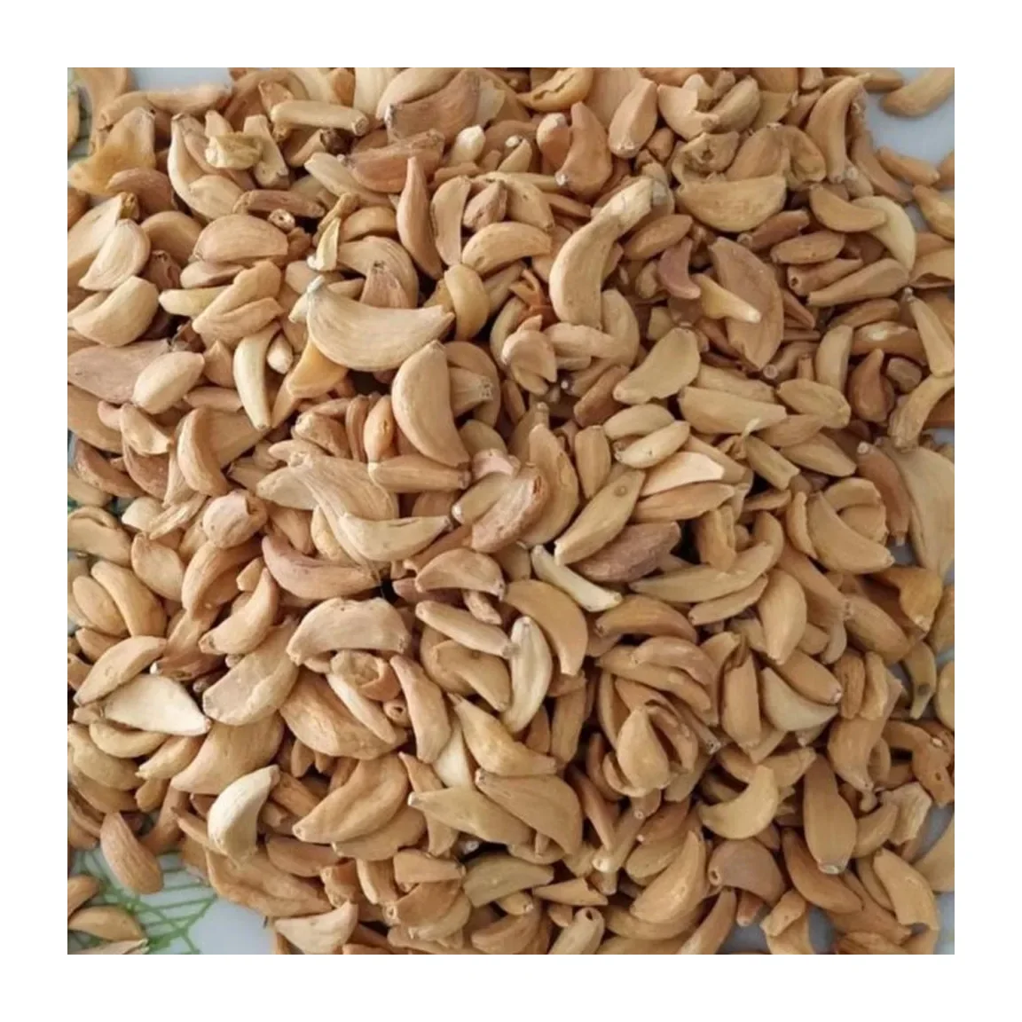 Indian Leading Supplier Of Dehydrated Garlic Flakes In 1 Kg Packaging With Premium Quality