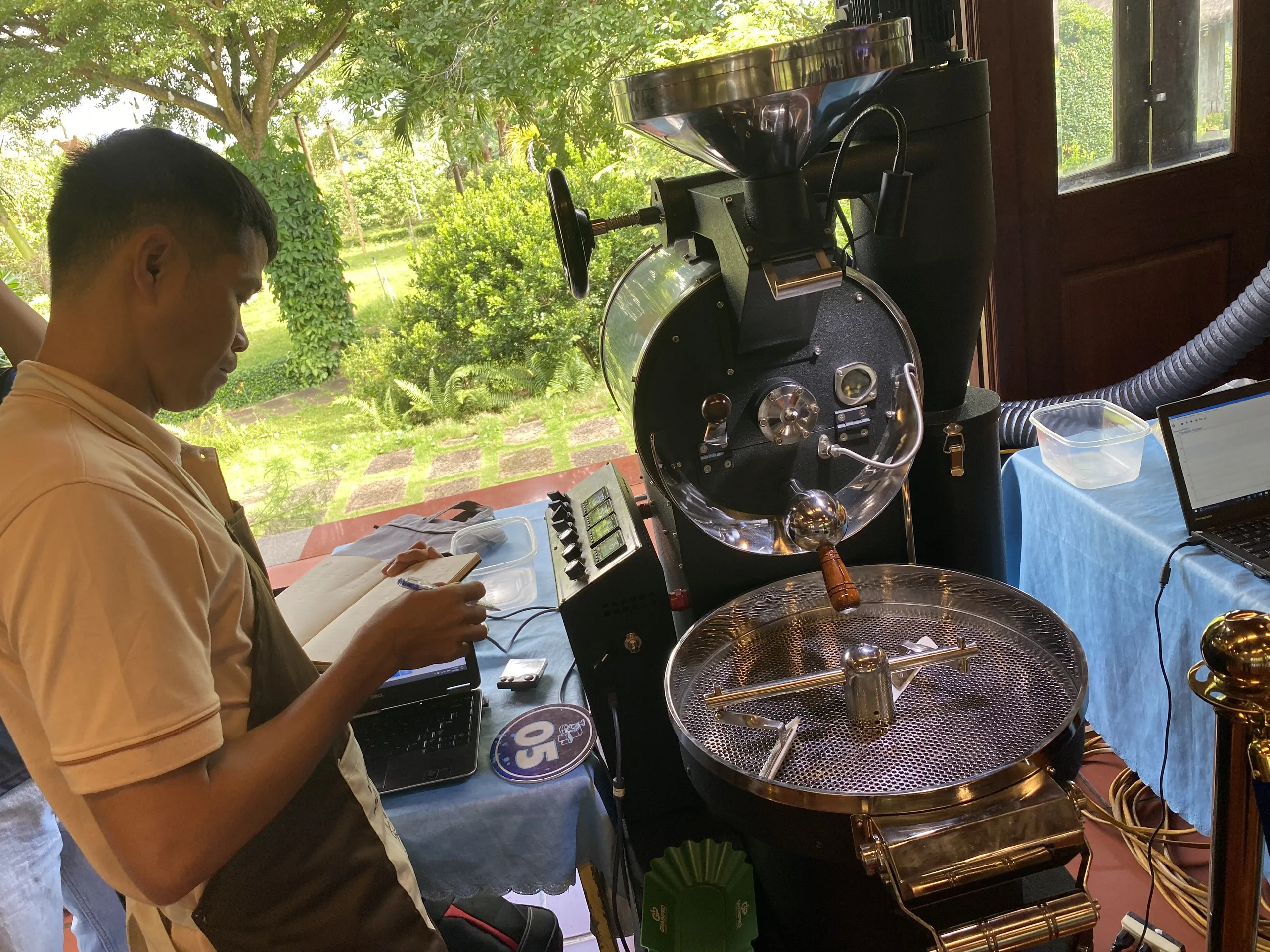 Gas and Electric Automatic Stainless Steel 5kg Hot Air Coffee Roaster with chaff collector Made in Viet Nam